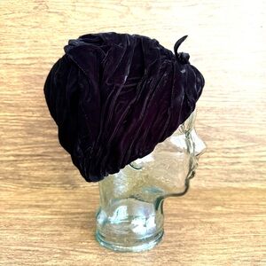 Vintage 50s Black Velvet Turban Draped Fitted Hat Film Noir Glam Art Deco OS‎